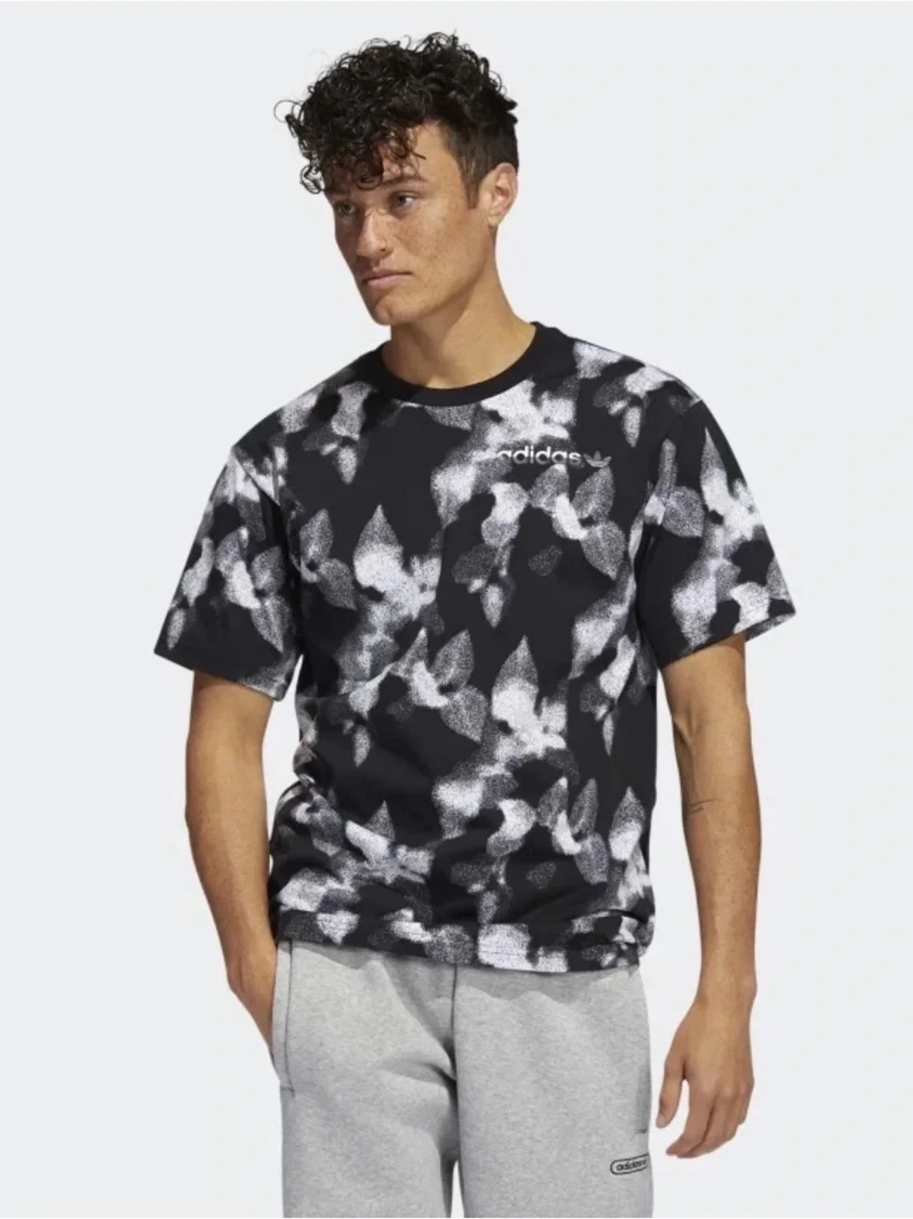 Adidas Originals Men's Winter Leaves Allover Print Activewear Causal Tee Large
